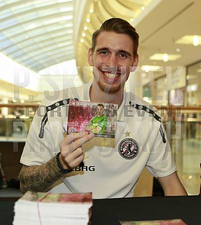 Autogrammstunde in den Schönhauser Allee Arcaden