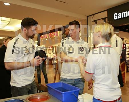 Autogrammstunde in den Schönhauser Allee Arcaden