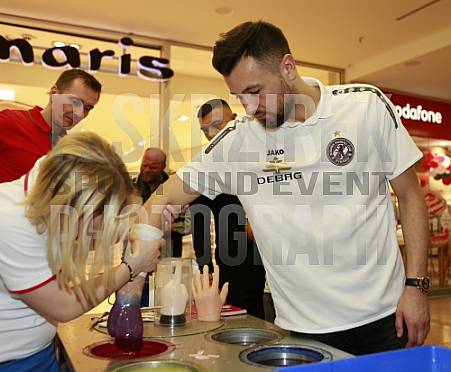 Autogrammstunde in den Schönhauser Allee Arcaden