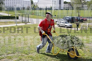 Subbotnik im Sportforum Berlin Stadion , Arbeitseinsatz