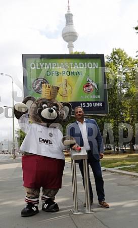 Werbung mit Teddy für die 1.Runde im DFB-Pokal