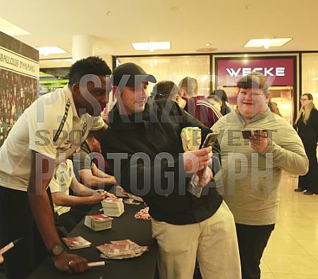 Autogrammstunde in den Schönhauser Allee Arcaden