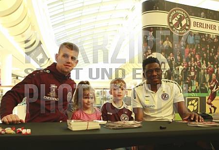 Autogrammstunde in den Schönhauser Allee Arcaden