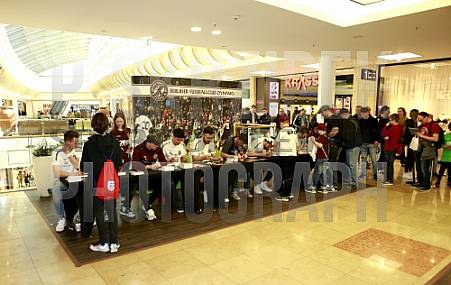 Autogrammstunde in den Schönhauser Allee Arcaden
