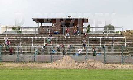 Arbeitseinsatz im Sportforum Berlin im Stadion Arbeitseinsatz im Sportforum Berlin im Stadion