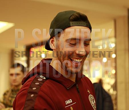 Autogrammstunde in den Schönhauser Allee Arcaden