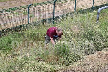 Arbeitseinsatz im Sportforum Berlin im Stadion Arbeitseinsatz im Sportforum Berlin im Stadion