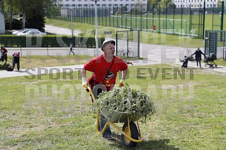 Subbotnik im Sportforum Berlin Stadion , Arbeitseinsatz