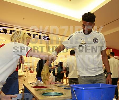 Autogrammstunde in den Schönhauser Allee Arcaden