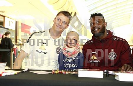 Autogrammstunde in den Schönhauser Allee Arcaden Autogrammstunde in den Schönhauser Allee Arcaden