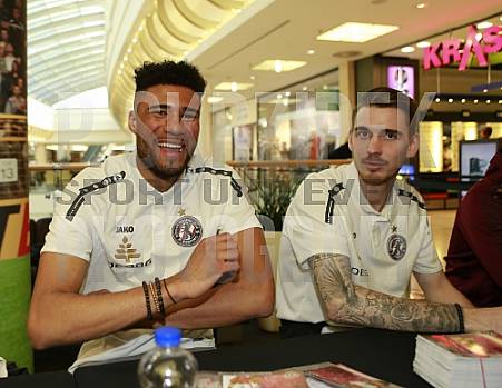 Autogrammstunde in den Schönhauser Allee Arcaden