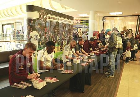 Autogrammstunde in den Schönhauser Allee Arcaden