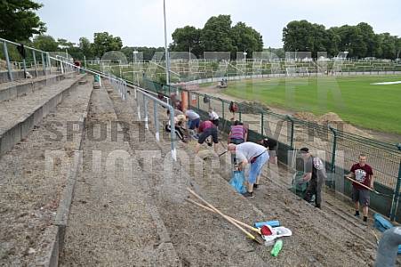 Arbeitseinsatz im Sportforum Berlin im Stadion