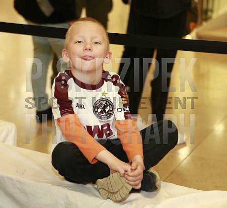 Autogrammstunde in den Schönhauser Allee Arcaden