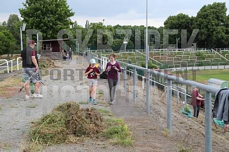 Arbeitseinsatz im Sportforum Berlin im Stadion