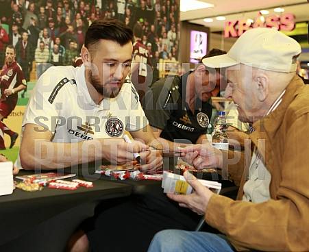 Autogrammstunde in den Schönhauser Allee Arcaden