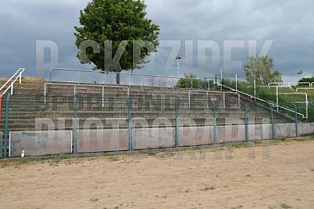 Arbeitseinsatz im Sportforum Berlin im Stadion