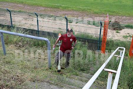 Arbeitseinsatz im Sportforum Berlin im Stadion Arbeitseinsatz im Sportforum Berlin im Stadion
