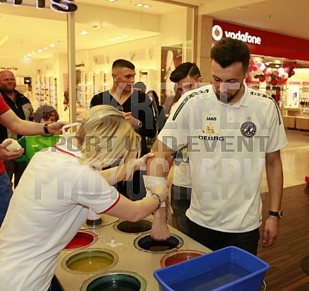 Autogrammstunde in den Schönhauser Allee Arcaden